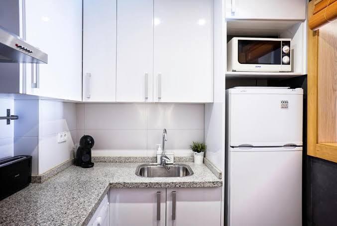 Precioso Apartamento En Granada, Con Piscina, Pista De Padel Y Parque Infantil.